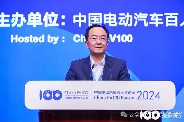 都好敢说！余承东当面通知何小鹏智驾王座易主