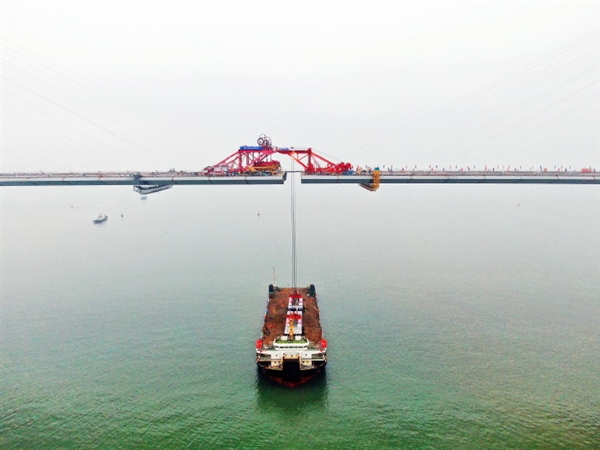 黄茅海跨海通道高栏港大桥合龙：双幅桥面全宽50.4米