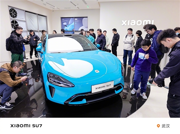 小米SU7展车到店 全国29城掀起围观潮：现场热度爆棚