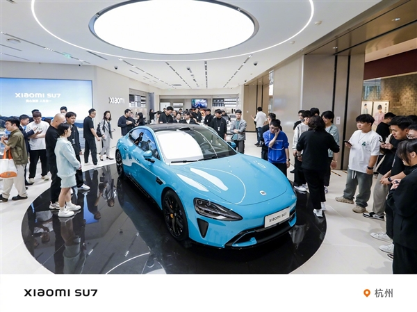 小米SU7展车到店 全国29城掀起围观潮：现场热度爆棚