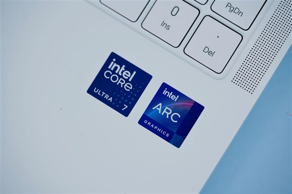 五彩斑斓的白！荣耀MagicBook Pro 16图赏