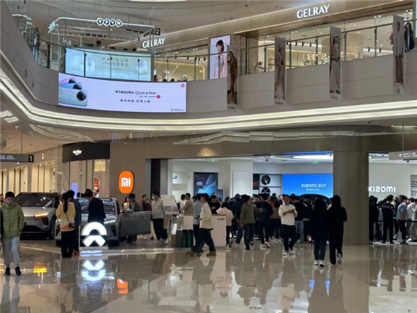 实地走访：小米SU7上市首日 有门店预订数超一千