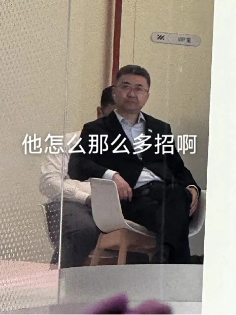两个中年男人“秒杀”一万个车模