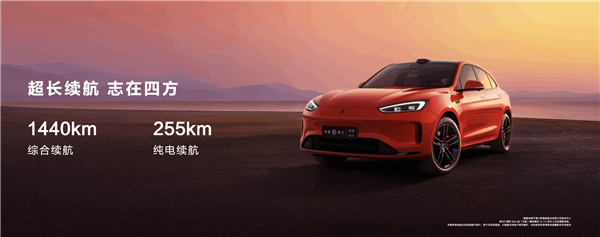 问界新M5批量交付 余承东现身：坐副驾驶亲自讲解