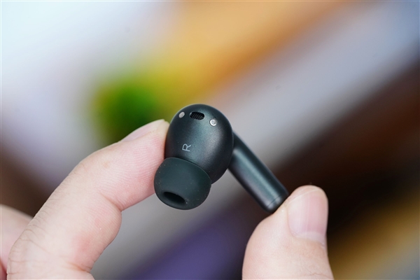 降噪深度达50dB！Moto Buds+耳机图赏