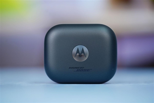 降噪深度达50dB！Moto Buds+耳机图赏