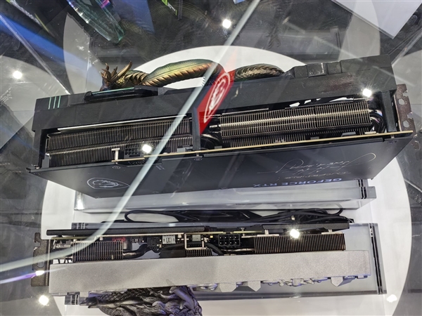 黄仁勋签名微星RTX 4090/RTX 4060亮相 龙形外观太吸睛