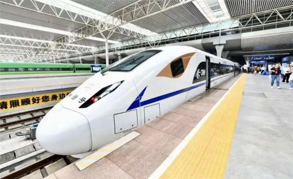 巴南高铁开通运营：全长149公里 成都至巴中最快136分钟