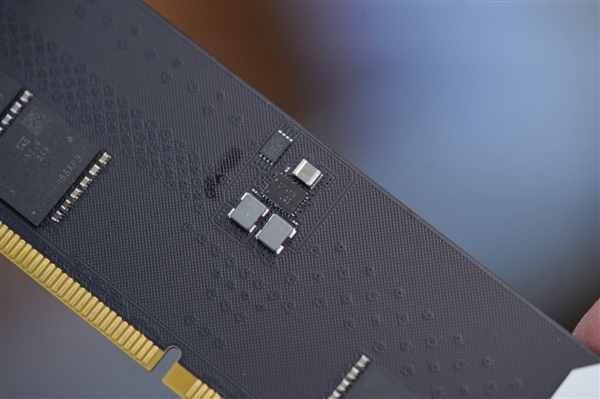 时尚极简超频利器！科赋FIT V DDR5 6000内存条图赏