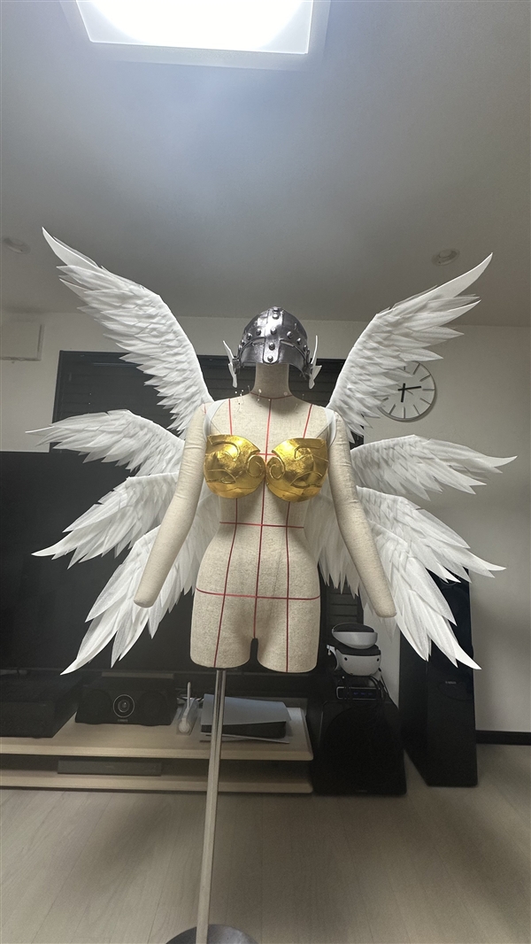 身材爆好的技术大佬：Coser亲手打造天女兽全套装备