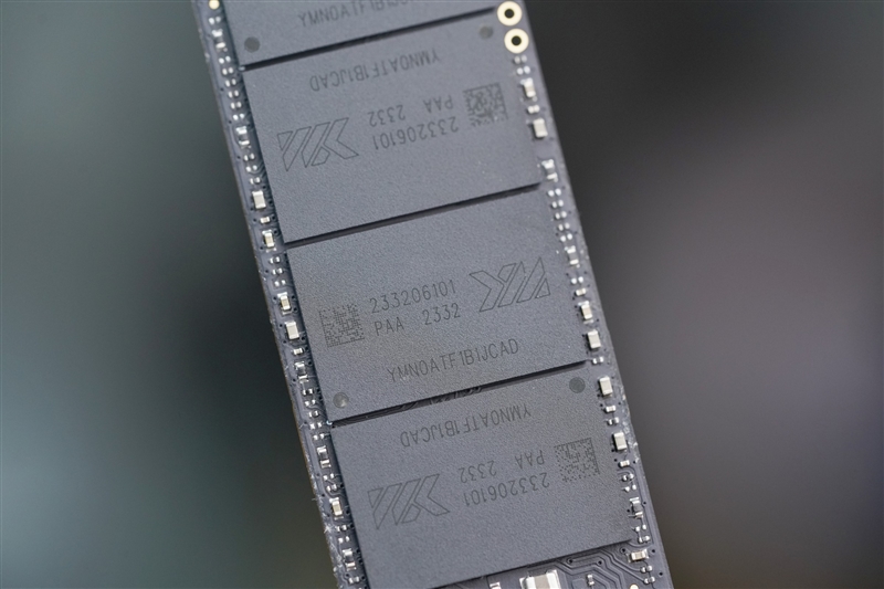 53度环境高温下稳定运行！长江存储致态TiPlus7100 1TB SSD破坏性测试