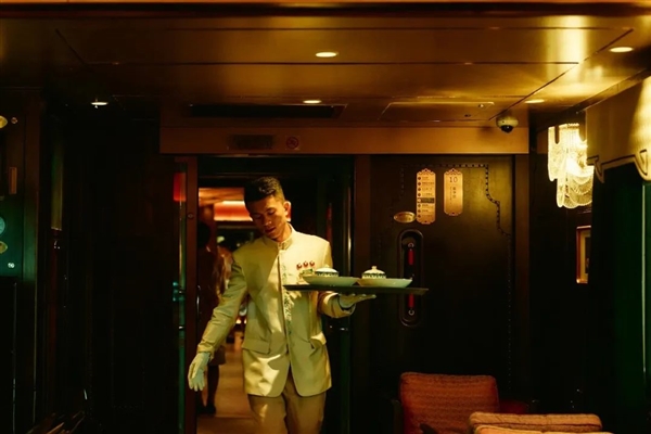 我国“丝路梦享号”列车将于10月2日发车:全程星级住宿+米其林餐饮