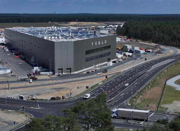 特斯拉德国工厂病假率大增至17% 是德国汽车行业三倍!马斯克发声