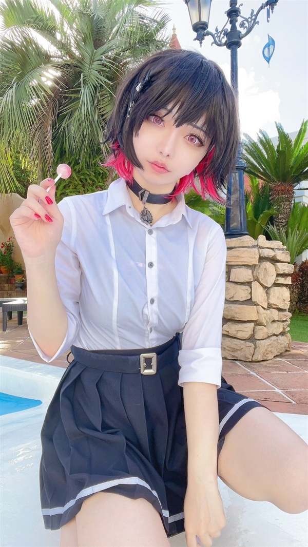 日本美女Cos《绝区零》简美图赏：性感还原 身材绝佳