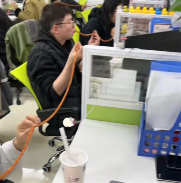 企业接班人们开演自媒体:比霸道总裁剧还上头