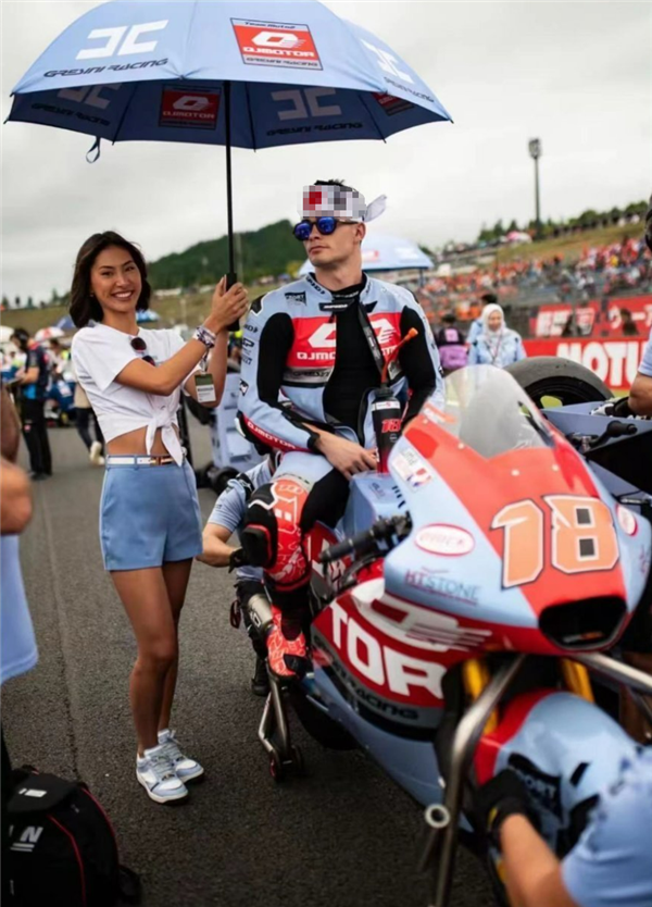 车手比赛中佩戴日本饰品钵卷引争议:钱江摩托公告解除合约