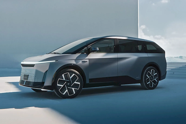 富士康Model D MPV亮相:外观硬派 车内多处搭载苹果专属配件