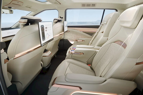 富士康Model D MPV亮相:外观硬派 车内多处搭载苹果专属配件