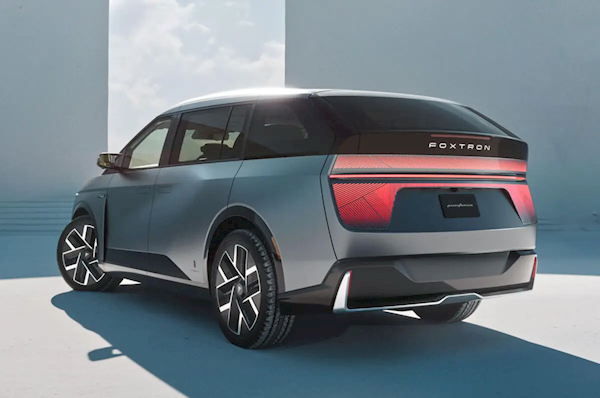 富士康Model D MPV亮相:外观硬派 车内多处搭载苹果专属配件