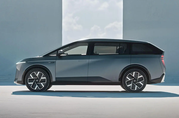 富士康Model D MPV亮相:外观硬派 车内多处搭载苹果专属配件