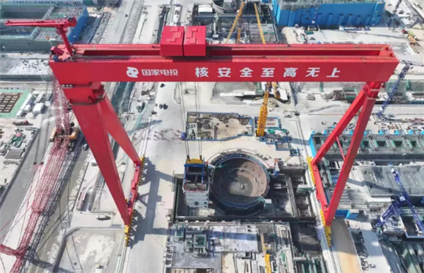 我国核电建设领域首个!1600吨大型龙门吊完成吊装作业