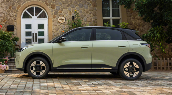 比亚迪海豚国产强敌!吉利星愿上市:6.98万元起