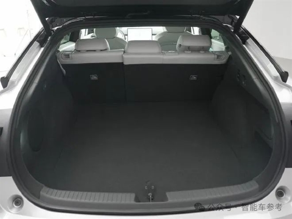 何小鹏用9块9的传感器干翻激光雷达！全新小鹏P7+首发