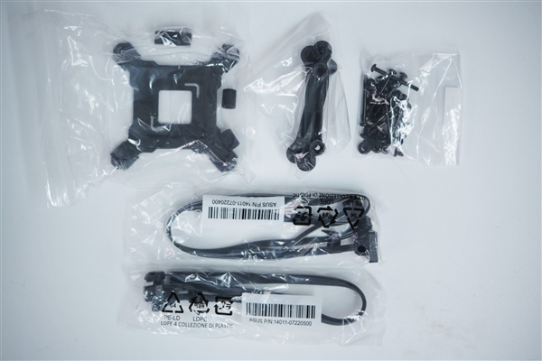 3.5英寸大屏可播动画 华硕ROG龙神三代360 ARGB水冷散热图赏