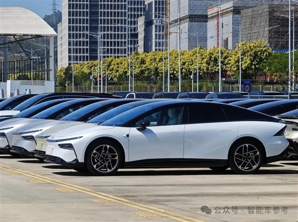 何小鹏用9块9的传感器干翻激光雷达！全新小鹏P7+首发