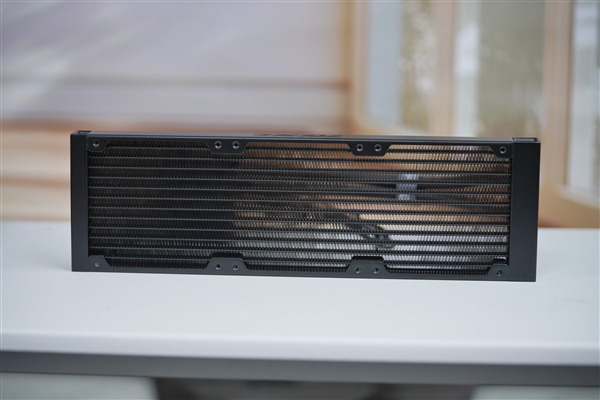 3.5英寸大屏可播动画 华硕ROG龙神三代360 ARGB水冷散热图赏