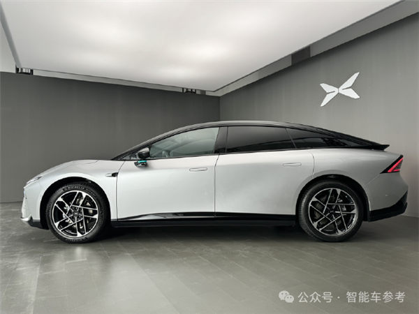 何小鹏用9块9的传感器干翻激光雷达！全新小鹏P7+首发