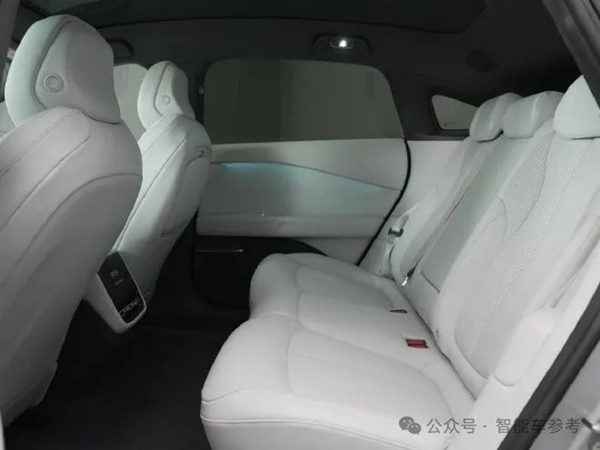 何小鹏用9块9的传感器干翻激光雷达！全新小鹏P7+首发