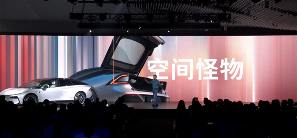 何小鹏:小鹏P7+是三合一新物种 轿跑姿态、SUV空间、MPV舒适性