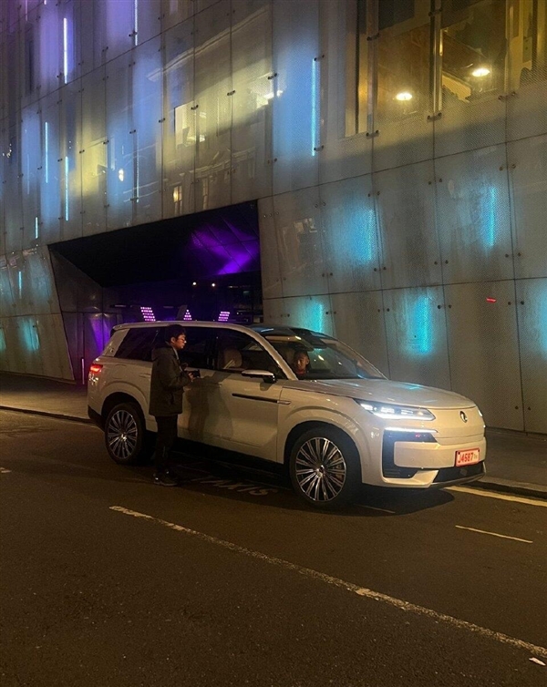 路虎揽胜同级 比亚迪又一旗舰SUV:腾势N9实车海外曝光