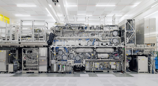 25亿一台!英特尔搞定2台史上最先进光刻机安装:曾展示内部画面不怕偷师