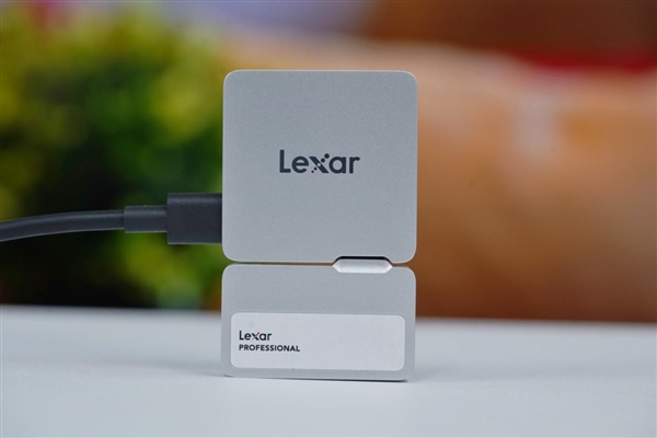 iPhone 16 Pro绝配!雷克沙SL400 2TB移动硬盘图赏