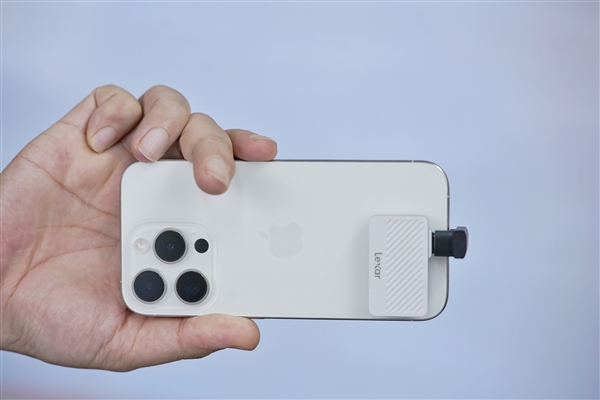 iPhone 16 Pro绝配!雷克沙SL400 2TB移动硬盘图赏