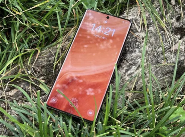 都年底了 8Gen3旗舰还值得买 而且很值!