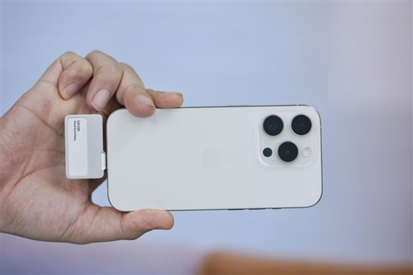 iPhone 16 Pro绝配!雷克沙SL400 2TB移动硬盘图赏