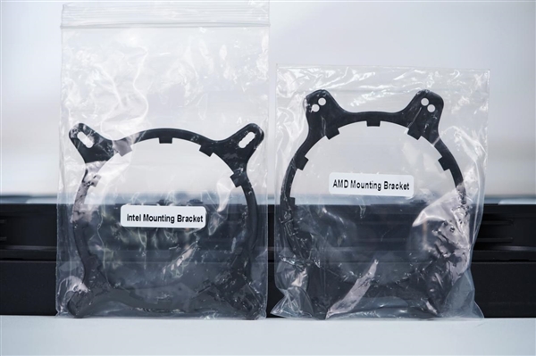 配2.1英寸LCD屏显!酷冷至尊MasterLiquid 360冰界幻屏水冷图赏