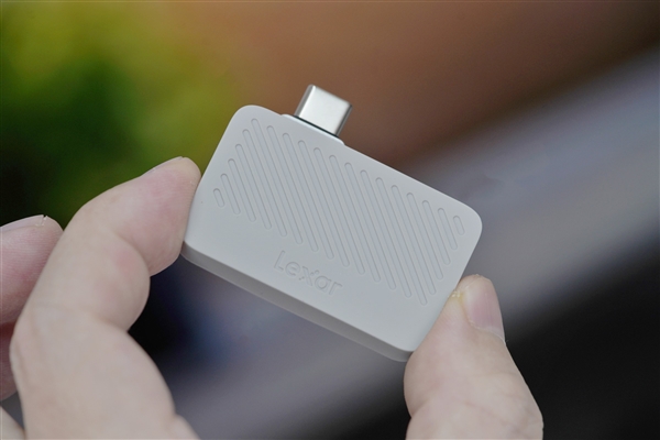 iPhone 16 Pro绝配!雷克沙SL400 2TB移动硬盘图赏