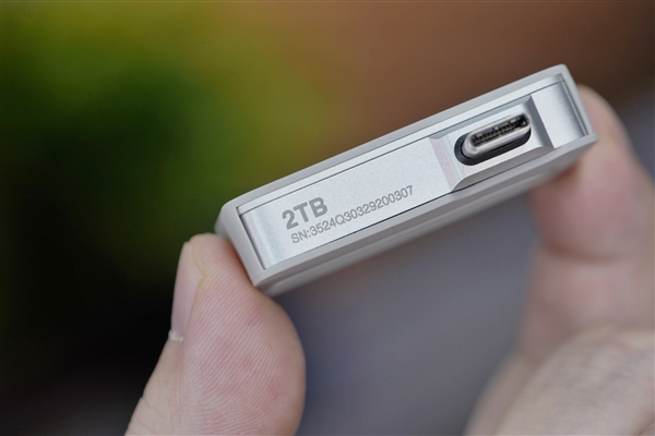 iPhone 16 Pro绝配!雷克沙SL400 2TB移动硬盘图赏