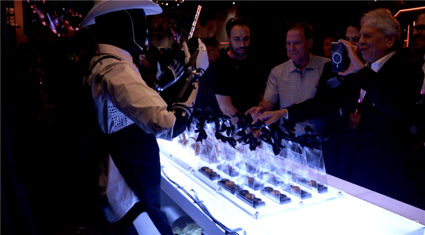 马斯克画无人车大饼:特斯拉股票应声下跌