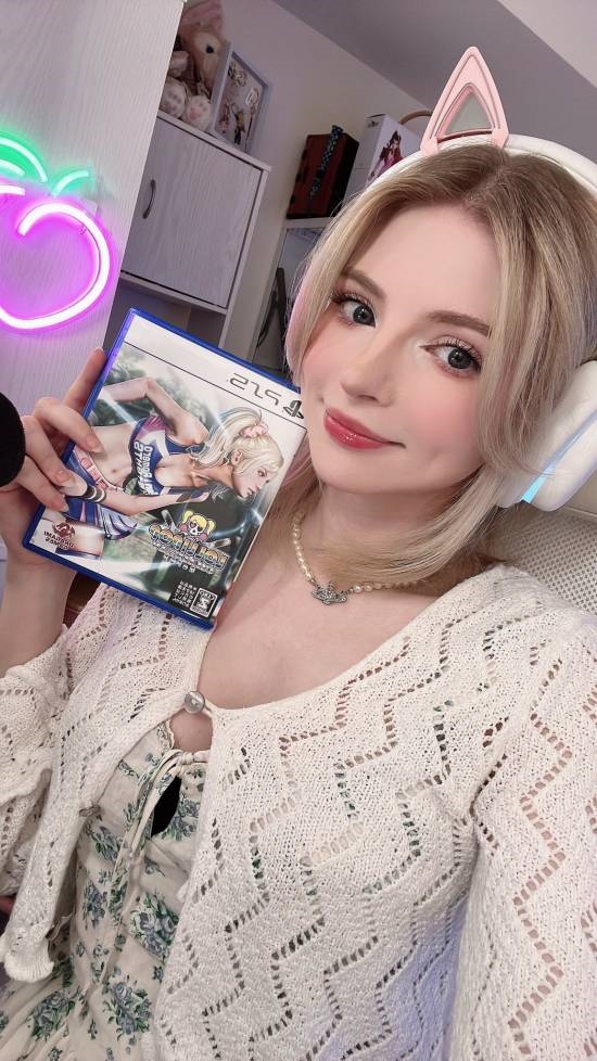 碍事梨体模《鸣潮》COS:守岸人神秘清冷 洁白无瑕