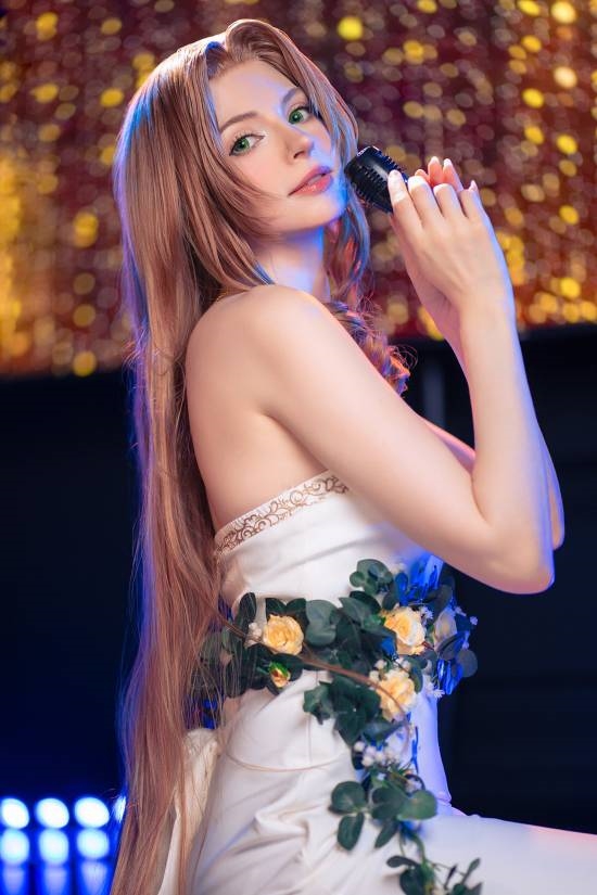 碍事梨体模《鸣潮》COS:守岸人神秘清冷 洁白无瑕