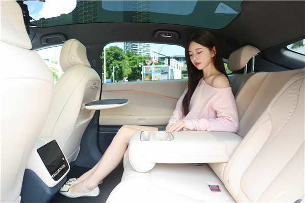 何小鹏：三合一的小鹏P7+ 有两大使命