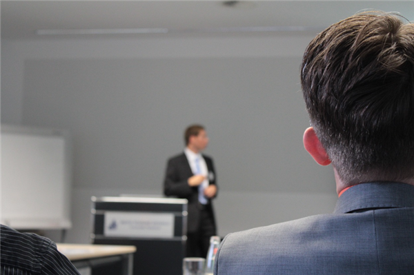 男子不爱社交长期不说话至语言功能退化:很难表达出脑中的想法