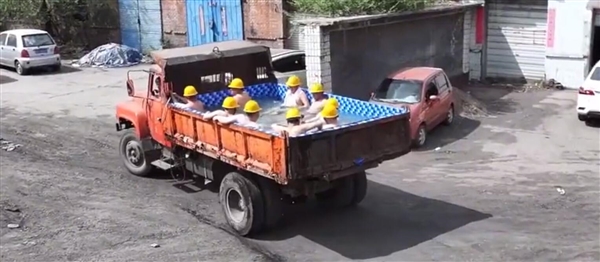 央美女生把父亲的运煤车改装成泳池:斩获一等奖