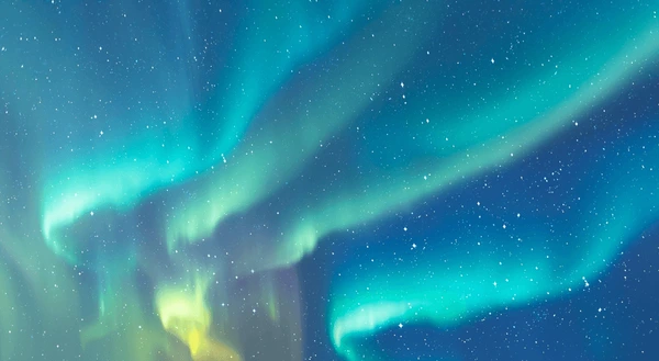 北京极光大爆发:粉极光肉眼可见