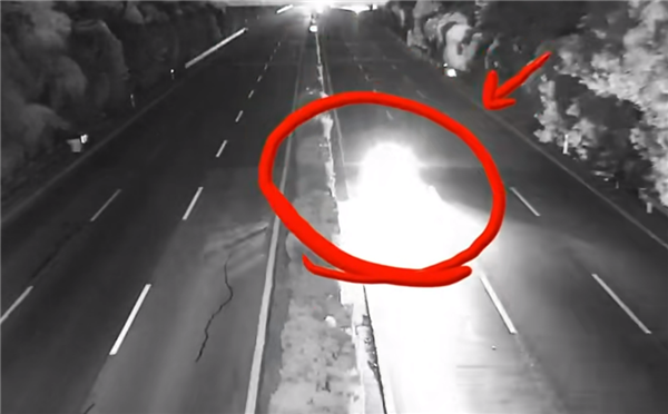 男子凌晨高速逆行吓坏过路司机:罚200元、记12分